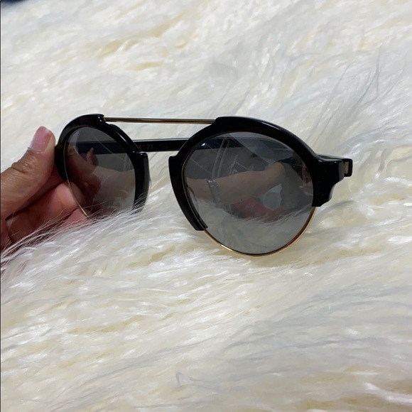 Designer glasses - Picture 3 of 5